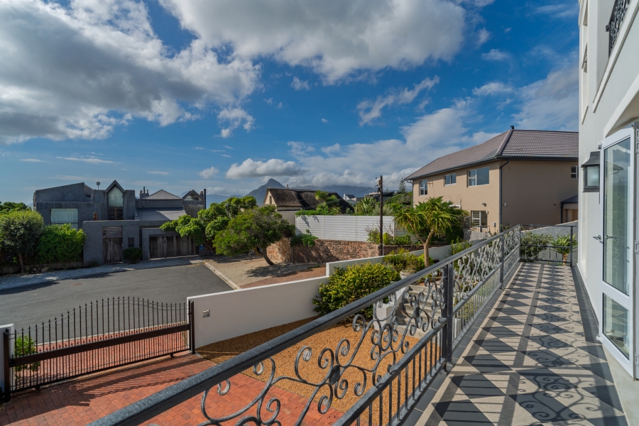 4 Bedroom Property for Sale in Kommetjie Western Cape
